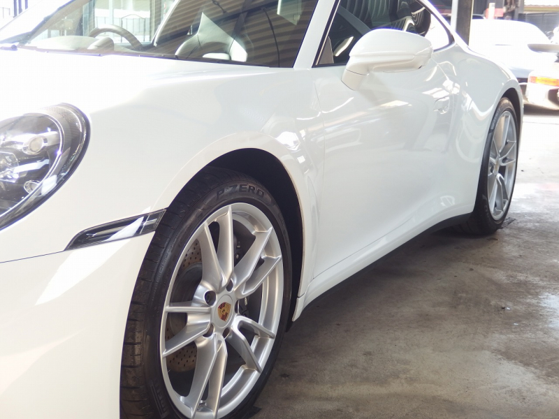 ポルシェ 911(Type992) カレラ　正規ディーラー車　右ハンドル　スポーツクロノPKG　BOSE　スポーツテールパイプ 中古車