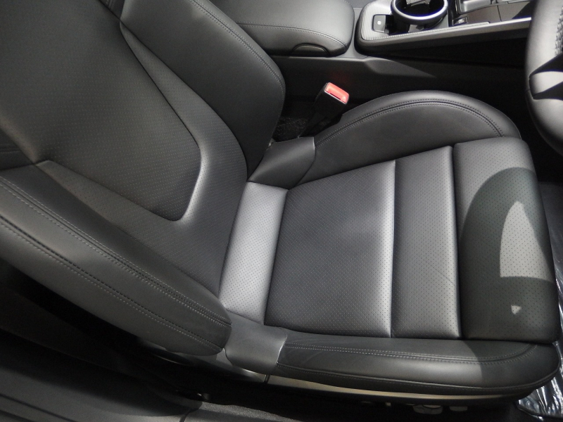 ポルシェ 911(Type992) カレラ　正規ディーラー車　右ハンドル　スポーツクロノPKG　BOSE　スポーツテールパイプ 中古車