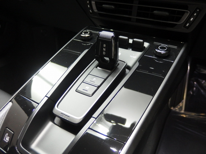 ポルシェ 911(Type992) カレラ　正規ディーラー車　右ハンドル　スポーツクロノPKG　BOSE　スポーツテールパイプ 中古車