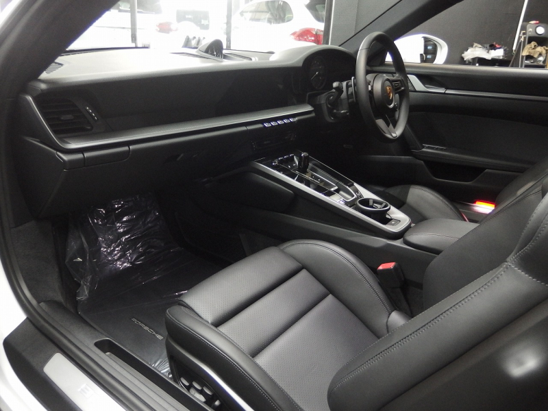 ポルシェ 911(Type992) カレラ　正規ディーラー車　右ハンドル　スポーツクロノPKG　BOSE　スポーツテールパイプ 中古車