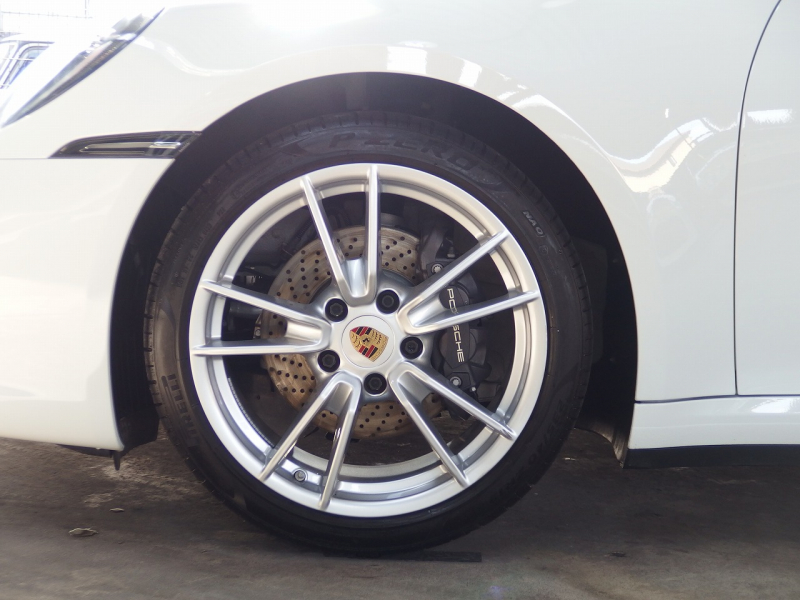 ポルシェ 911(Type992) カレラ　正規ディーラー車　右ハンドル　スポーツクロノPKG　BOSE　スポーツテールパイプ 中古車