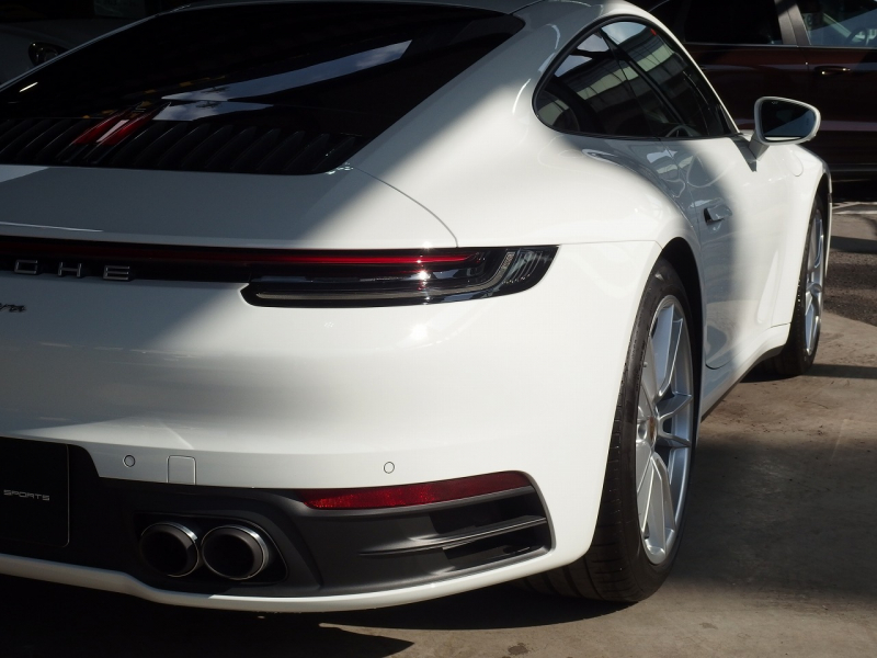 ポルシェ 911(Type992) カレラ　正規ディーラー車　右ハンドル　スポーツクロノPKG　BOSE　スポーツテールパイプ 中古車