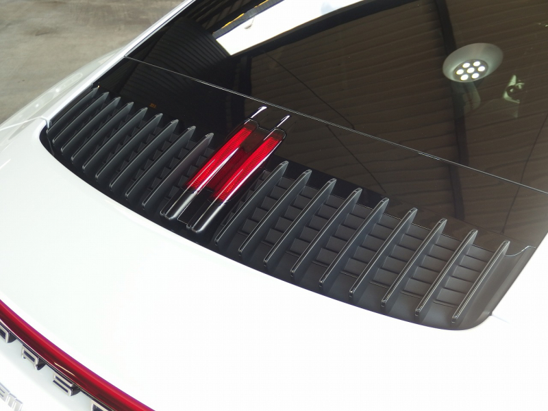 ポルシェ 911(Type992) カレラ　正規ディーラー車　右ハンドル　スポーツクロノPKG　BOSE　スポーツテールパイプ 中古車