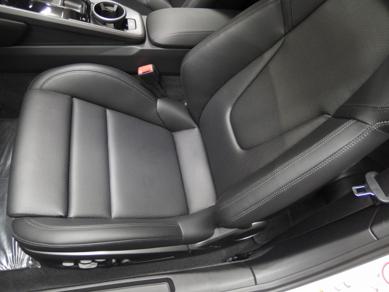 ポルシェ 911(Type992) カレラ　正規ディーラー車　右ハンドル　スポーツクロノPKG　BOSE　スポーツテールパイプ 中古車