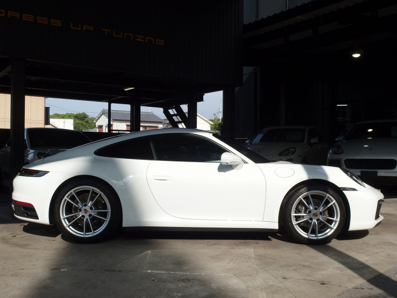 ポルシェ 911(Type992) カレラ　正規ディーラー車　右ハンドル　スポーツクロノPKG　BOSE　スポーツテールパイプ 中古車