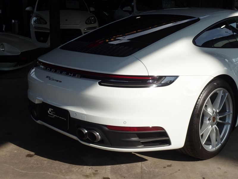 ポルシェ 911(Type992) カレラ　正規ディーラー車　右ハンドル　スポーツクロノPKG　BOSE　スポーツテールパイプ 中古車