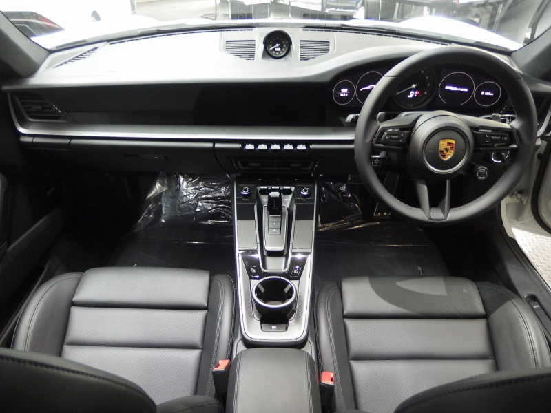 ポルシェ 911(Type992) カレラ　正規ディーラー車　右ハンドル　スポーツクロノPKG　BOSE　スポーツテールパイプ 中古車