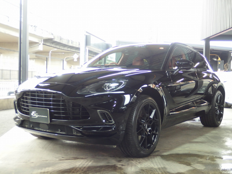 アストンマーティン&nbsp;DBX&nbsp;正規ディーラー車　右ハンドル&nbsp;中古車