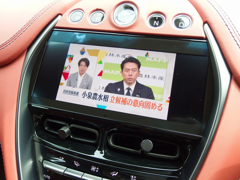 アストンマーティン&nbsp;DBX&nbsp;正規ディーラー車　右ハンドル&nbsp;中古車