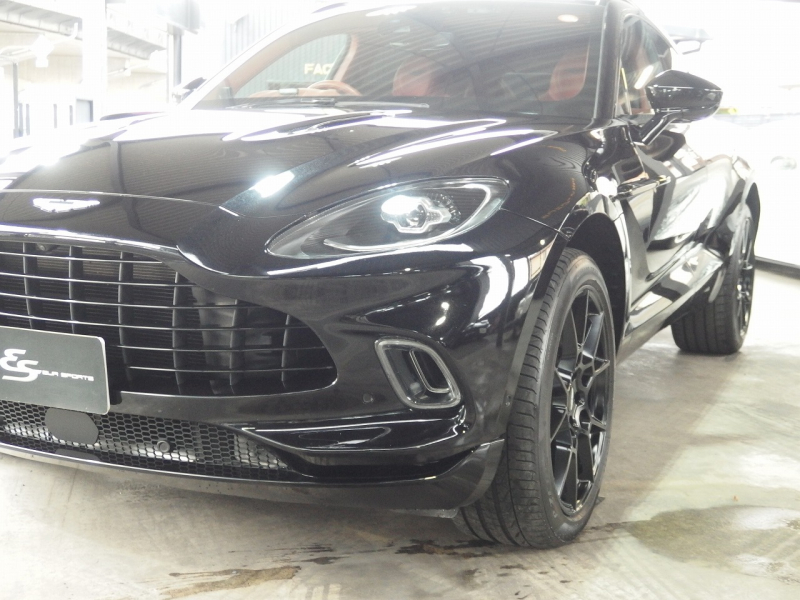 アストンマーティン&nbsp;DBX&nbsp;正規ディーラー車　右ハンドル&nbsp;中古車