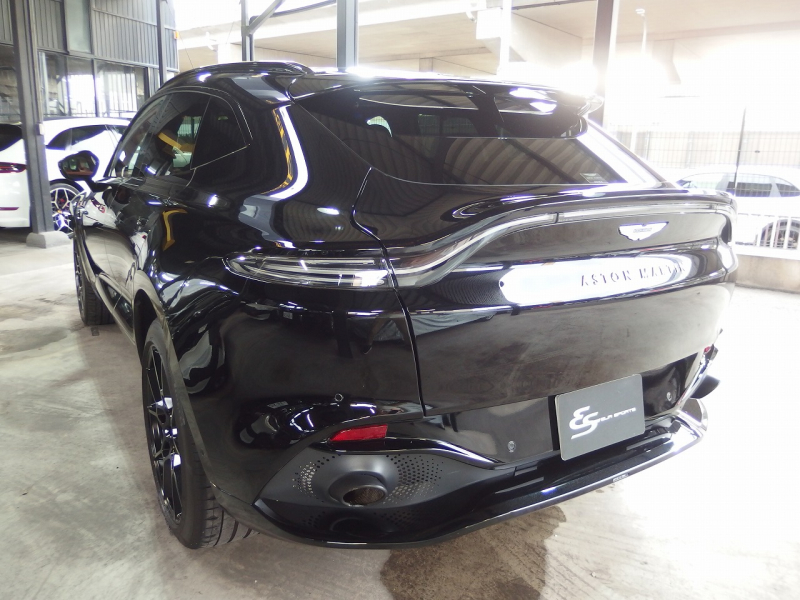 アストンマーティン&nbsp;DBX&nbsp;正規ディーラー車　右ハンドル&nbsp;中古車