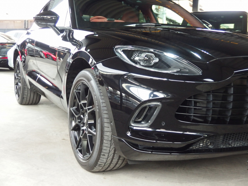 アストンマーティン&nbsp;DBX&nbsp;正規ディーラー車　右ハンドル&nbsp;中古車