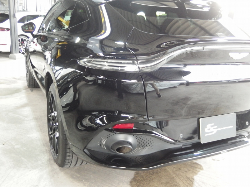 アストンマーティン&nbsp;DBX&nbsp;正規ディーラー車　右ハンドル&nbsp;中古車