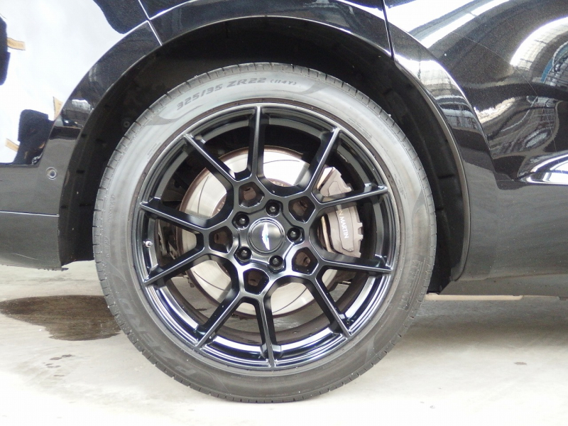 アストンマーティン&nbsp;DBX&nbsp;正規ディーラー車　右ハンドル&nbsp;中古車