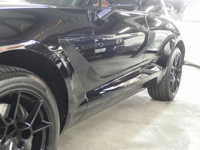 アストンマーティン&nbsp;DBX&nbsp;正規ディーラー車　右ハンドル&nbsp;中古車