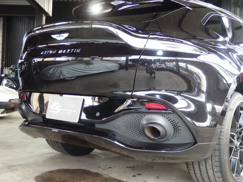 アストンマーティン&nbsp;DBX&nbsp;正規ディーラー車　右ハンドル&nbsp;中古車