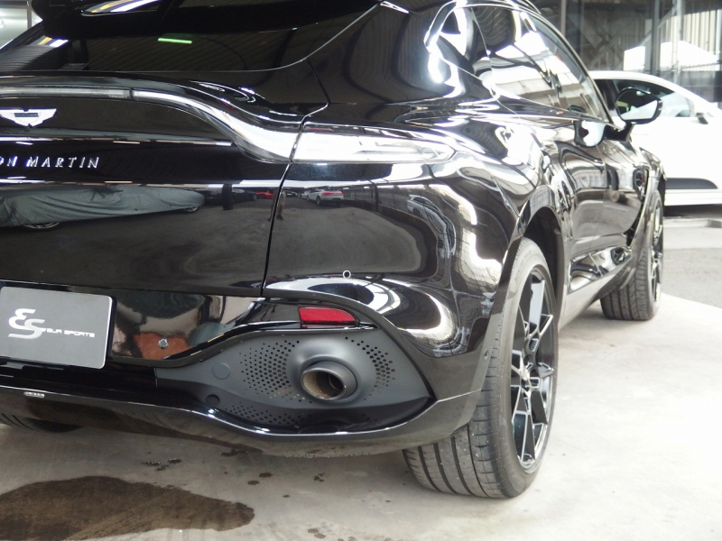 アストンマーティン&nbsp;DBX&nbsp;正規ディーラー車　右ハンドル&nbsp;中古車