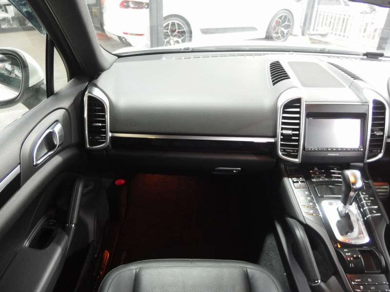 ポルシェ&nbsp;カイエン&nbsp;S　正規ディーラー車　右ハンドル　&nbsp;中古車