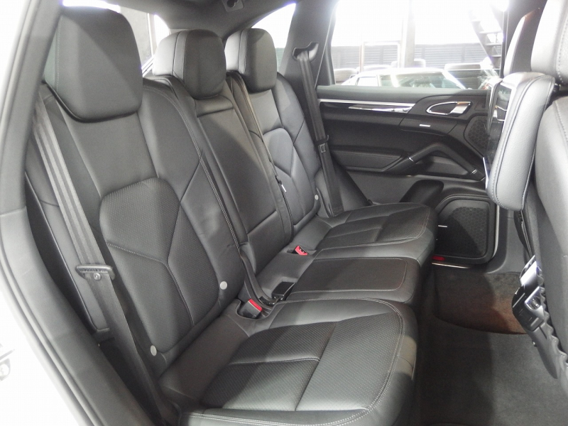 ポルシェ&nbsp;カイエン&nbsp;S　正規ディーラー車　右ハンドル　&nbsp;中古車