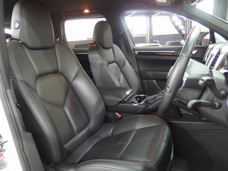 ポルシェ&nbsp;カイエン&nbsp;S　正規ディーラー車　右ハンドル　&nbsp;中古車