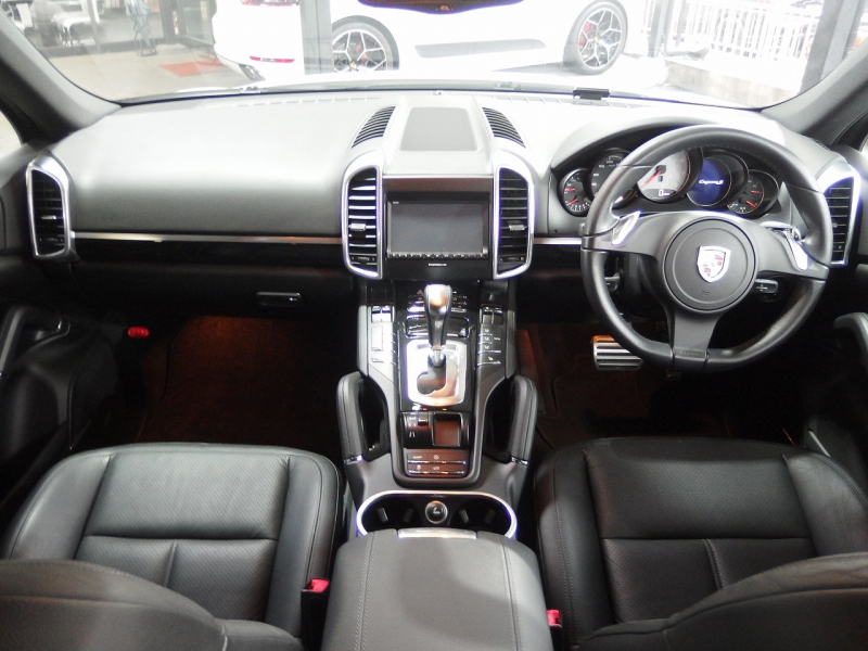 ポルシェ&nbsp;カイエン&nbsp;S　正規ディーラー車　右ハンドル　&nbsp;中古車