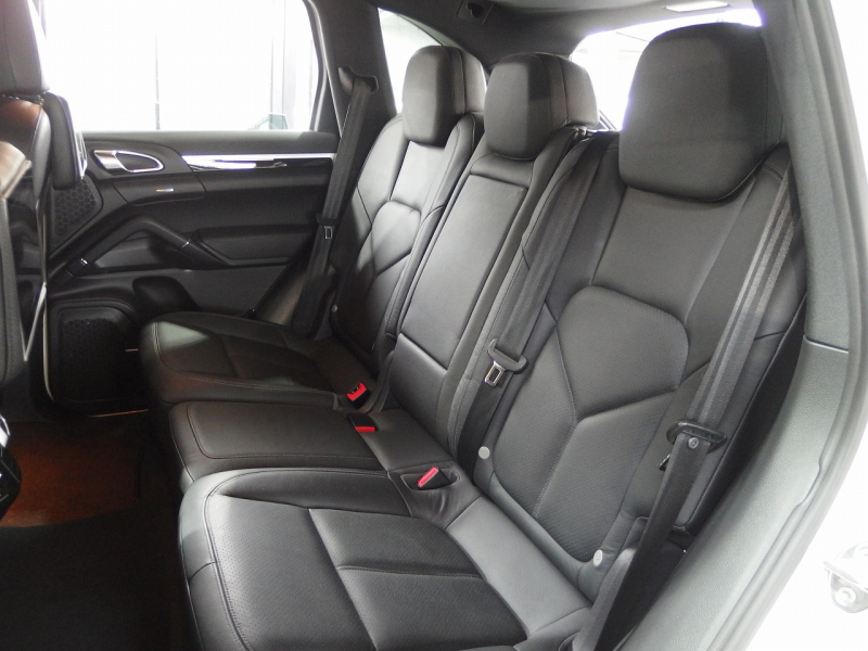 ポルシェ&nbsp;カイエン&nbsp;S　正規ディーラー車　右ハンドル　&nbsp;中古車