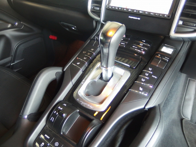 ポルシェ&nbsp;カイエン&nbsp;S　正規ディーラー車　右ハンドル　&nbsp;中古車