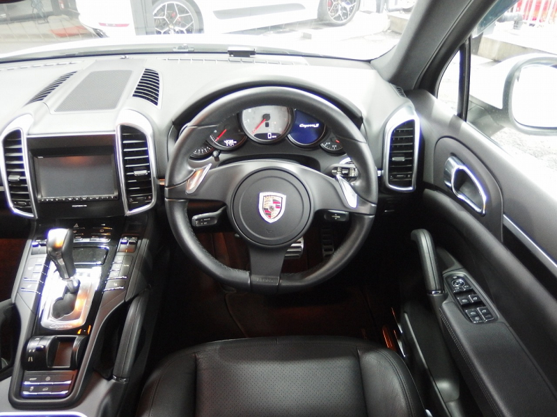 ポルシェ&nbsp;カイエン&nbsp;S　正規ディーラー車　右ハンドル　&nbsp;中古車