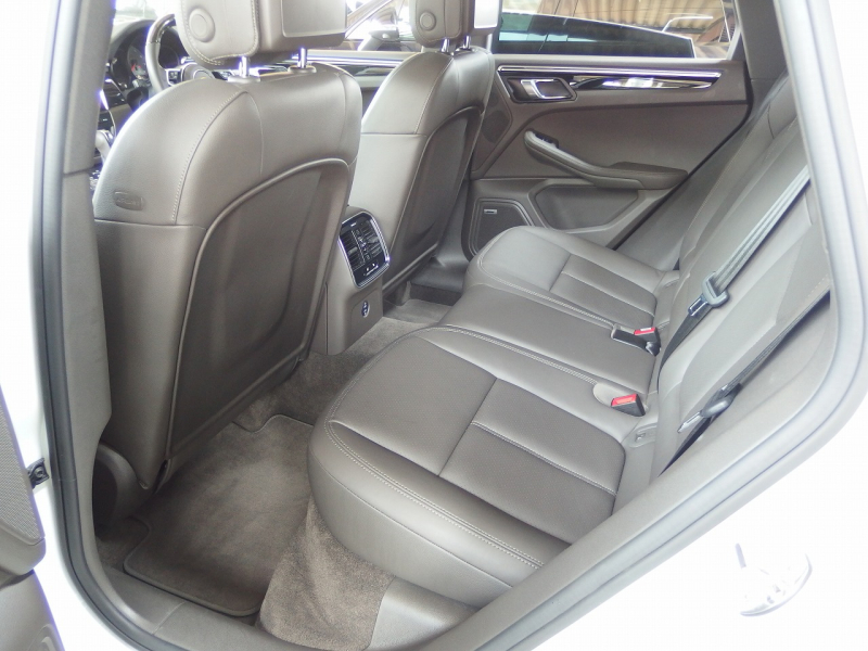 ポルシェ&nbsp;マカン&nbsp;S　正規ディーラー車　右ハンドル　EUR-GTエアロキット&nbsp;中古車