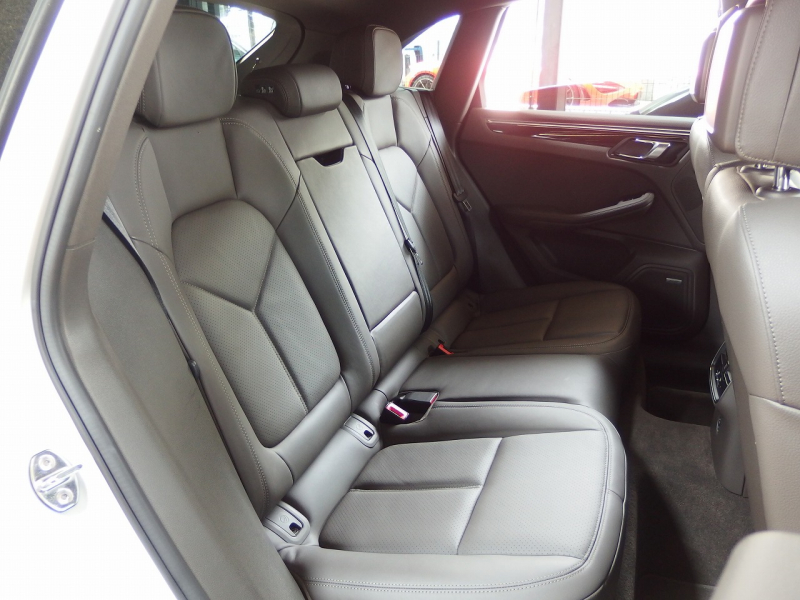 ポルシェ&nbsp;マカン&nbsp;S　正規ディーラー車　右ハンドル　EUR-GTエアロキット&nbsp;中古車