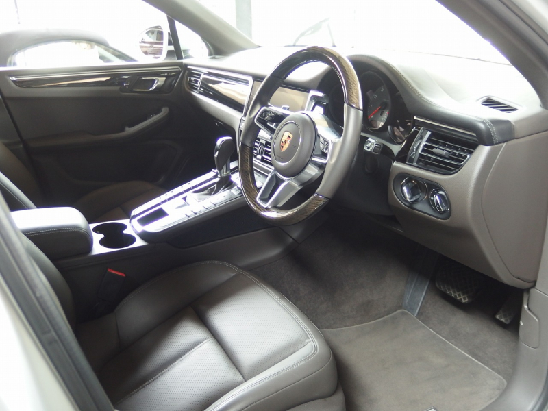 ポルシェ&nbsp;マカン&nbsp;S　正規ディーラー車　右ハンドル　EUR-GTエアロキット&nbsp;中古車