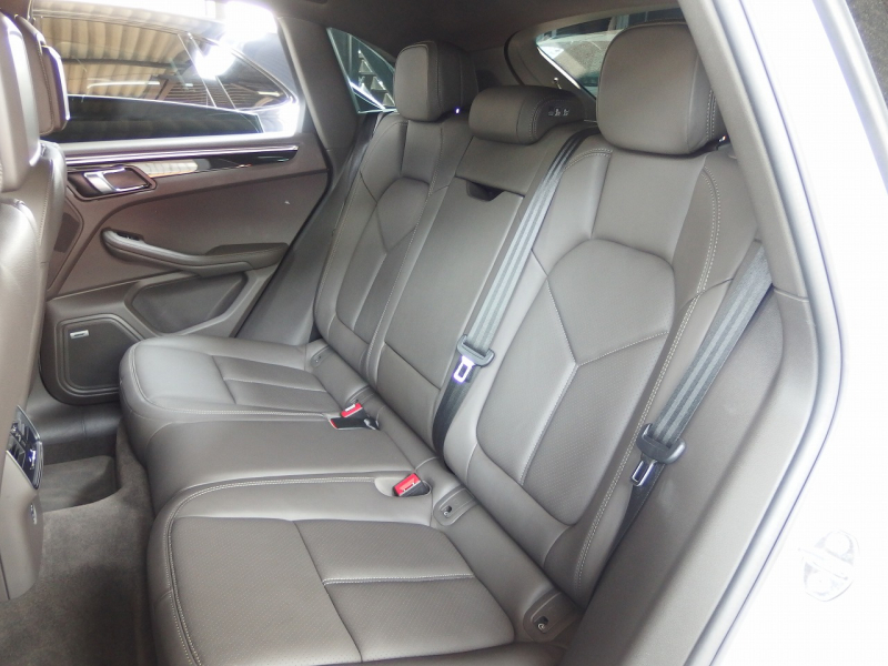 ポルシェ&nbsp;マカン&nbsp;S　正規ディーラー車　右ハンドル　EUR-GTエアロキット&nbsp;中古車