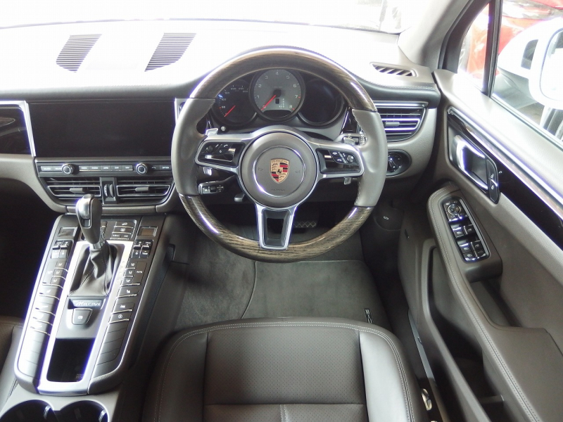 ポルシェ&nbsp;マカン&nbsp;S　正規ディーラー車　右ハンドル　EUR-GTエアロキット&nbsp;中古車