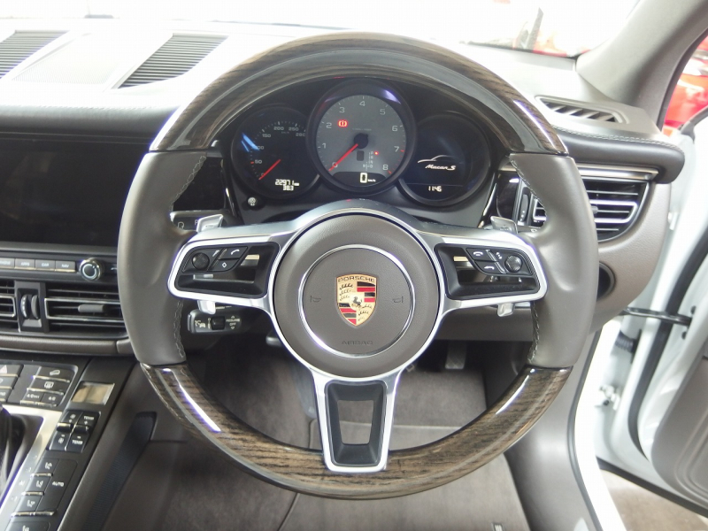 ポルシェ&nbsp;マカン&nbsp;S　正規ディーラー車　右ハンドル　EUR-GTエアロキット&nbsp;中古車