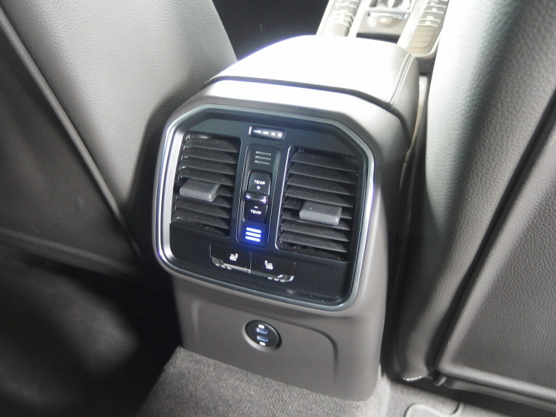 ポルシェ&nbsp;マカン&nbsp;S　正規ディーラー車　右ハンドル　EUR-GTエアロキット&nbsp;中古車