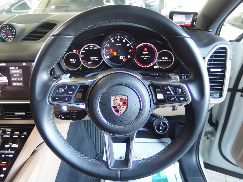 ポルシェ カイエンクーペ 正規ディーラー車　右ハンドル　2020yモデル 中古車