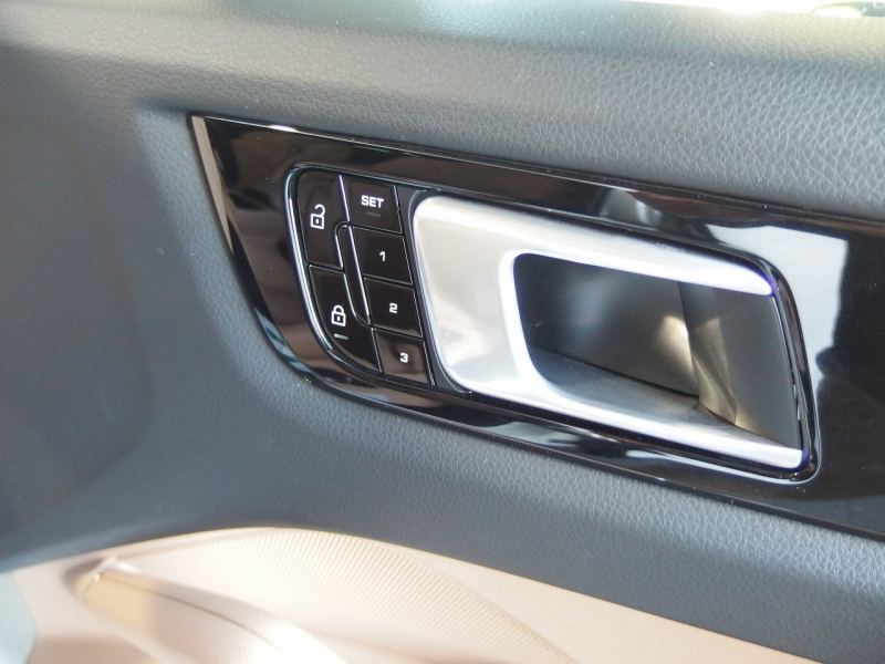 ポルシェ カイエンクーペ 正規ディーラー車　右ハンドル　2020yモデル 中古車