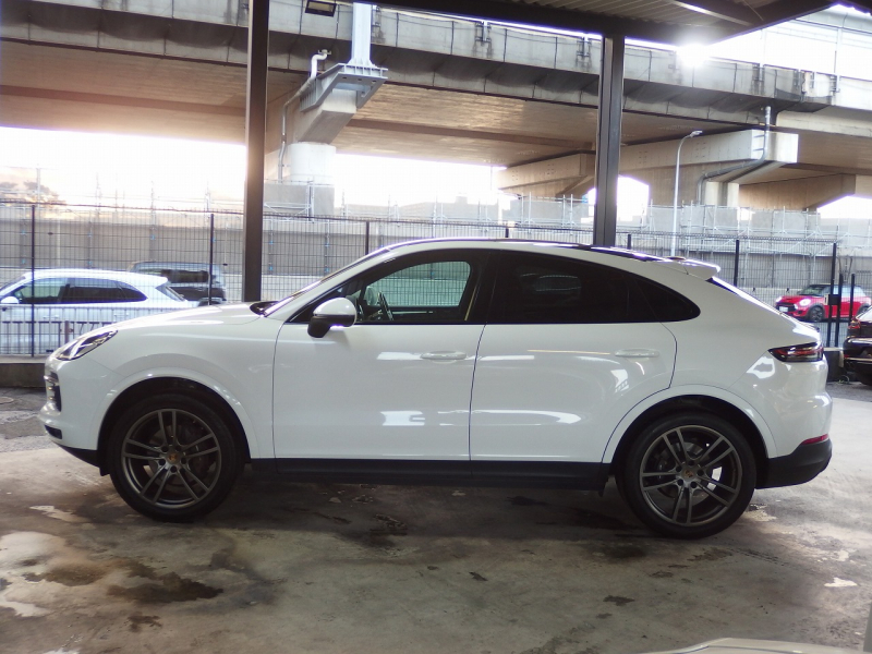 ポルシェ カイエンクーペ 正規ディーラー車　右ハンドル　2020yモデル 中古車