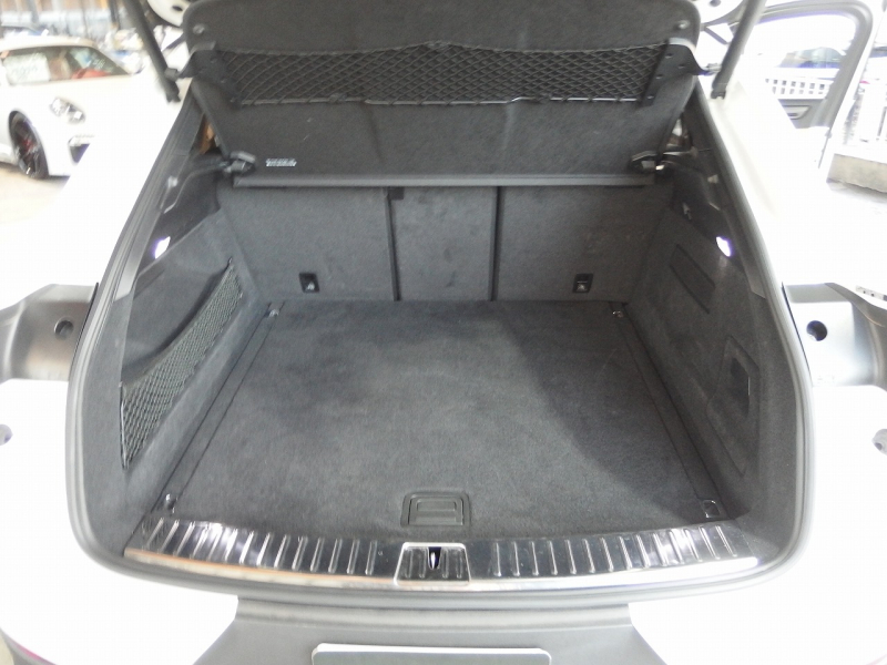 ポルシェ カイエンクーペ 正規ディーラー車　右ハンドル　2020yモデル 中古車