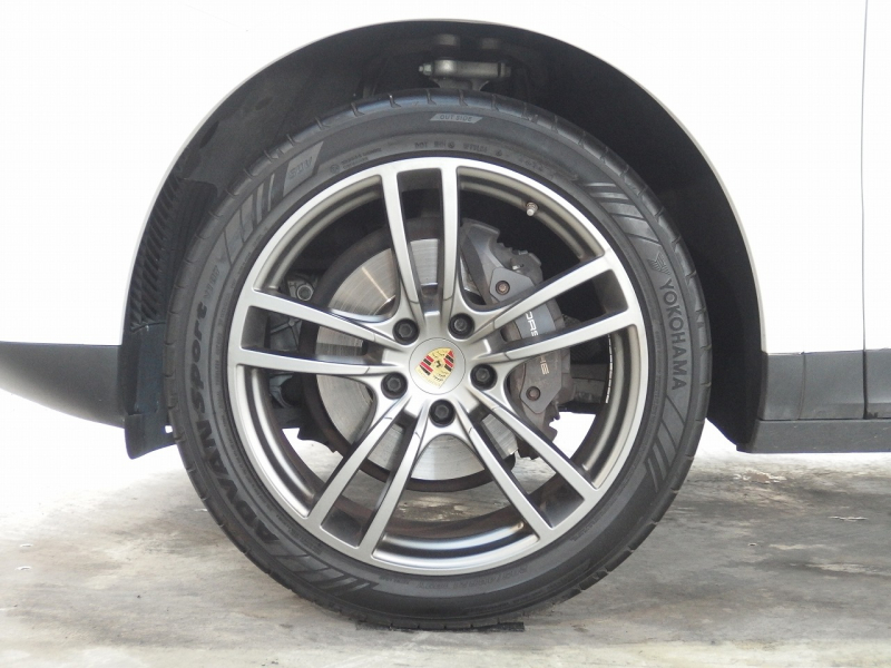 ポルシェ カイエンクーペ 正規ディーラー車　右ハンドル　2020yモデル 中古車