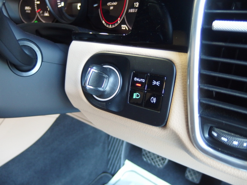 ポルシェ カイエンクーペ 正規ディーラー車　右ハンドル　2020yモデル 中古車