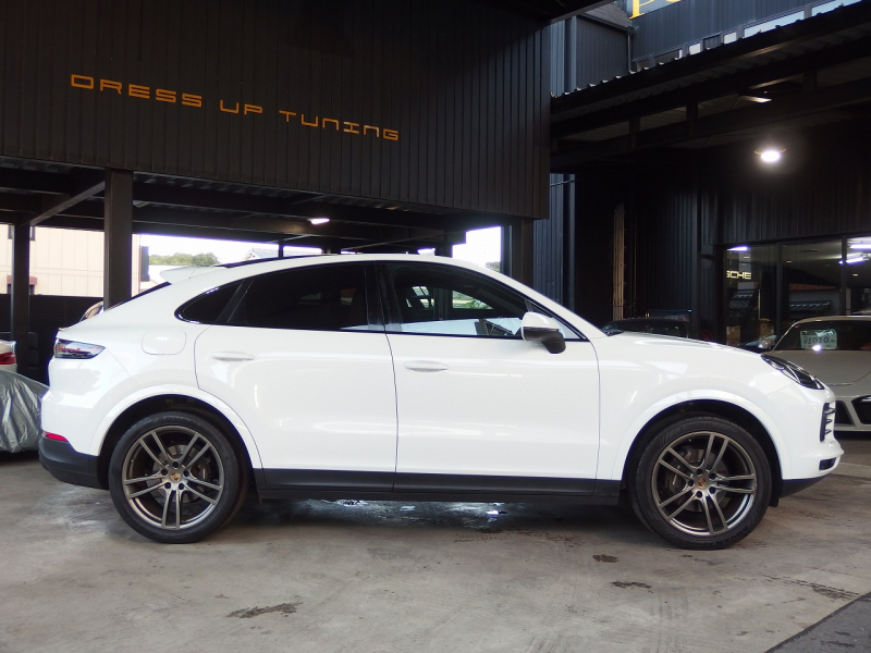 ポルシェ カイエンクーペ 正規ディーラー車　右ハンドル　2020yモデル 中古車