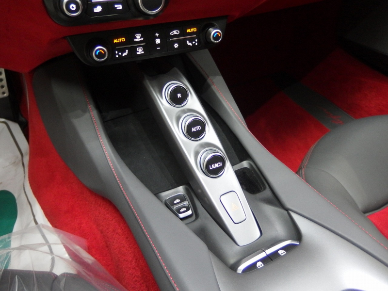 フェラーリ ポルトフィーノ 正規ディーラー車　左ハンドル　F1　DCT 中古車