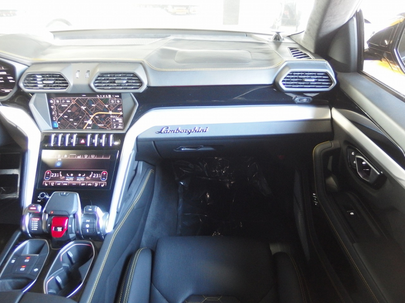 ランボルギーニ ウルス 正規ディーラー車　左ハンドル　 中古車