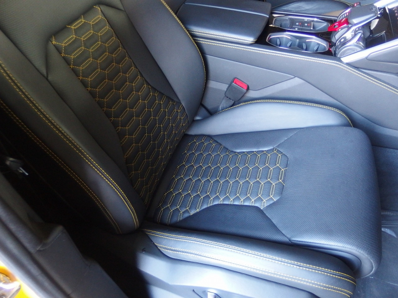 ランボルギーニ ウルス 正規ディーラー車　左ハンドル　 中古車