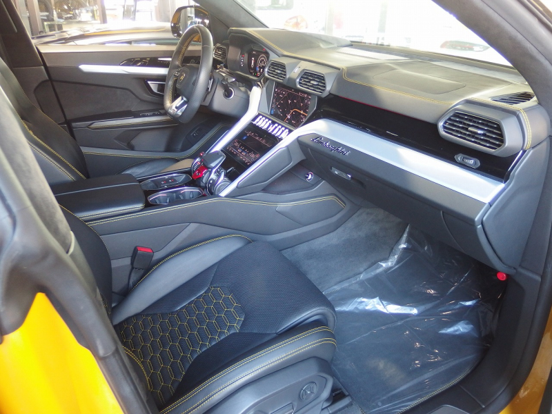 ランボルギーニ ウルス 正規ディーラー車　左ハンドル　 中古車