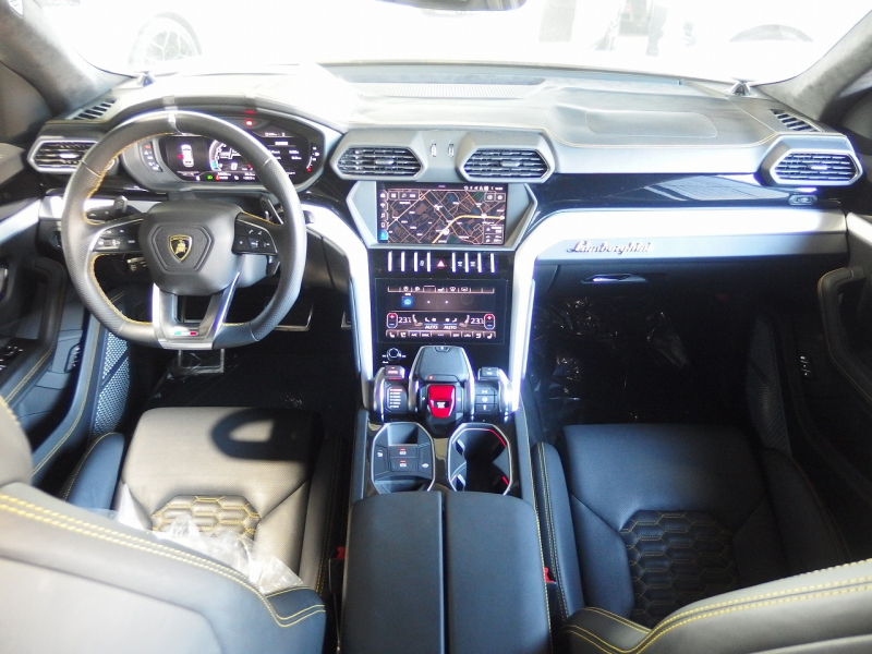 ランボルギーニ ウルス 正規ディーラー車　左ハンドル　 中古車