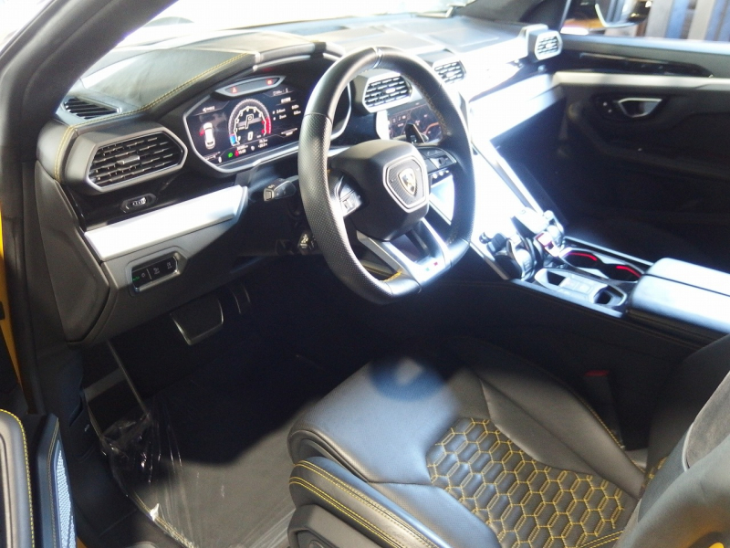 ランボルギーニ ウルス 正規ディーラー車　左ハンドル　 中古車