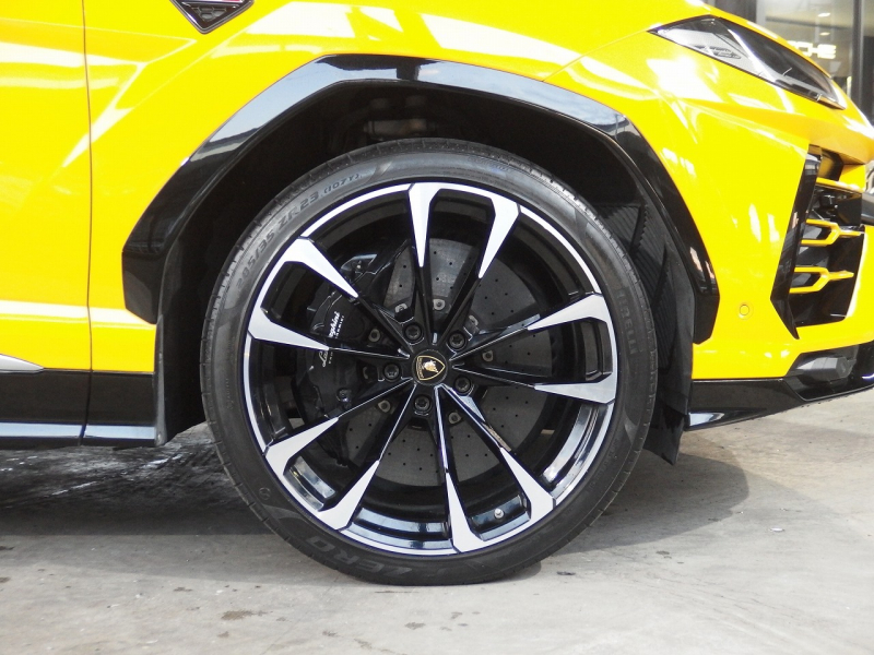 ランボルギーニ ウルス 正規ディーラー車　左ハンドル　 中古車