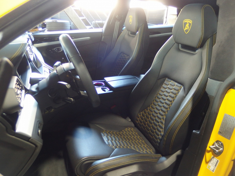 ランボルギーニ ウルス 正規ディーラー車　左ハンドル　 中古車